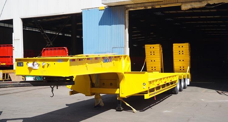  Tri Axle Low Loader Truck Trailer for Sale in Zimbabwe Kwekwe