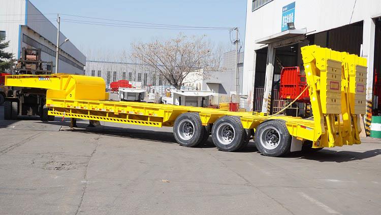 Tri Axle Low Loader Truck Trailer for Sale in Zimbabwe Kwekwe