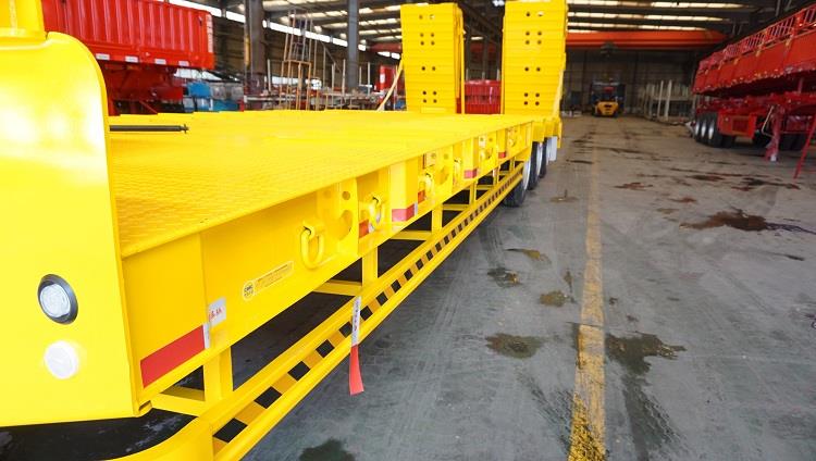 Tri Axle Low Loader Truck Trailer for Sale in Zimbabwe Kwekwe