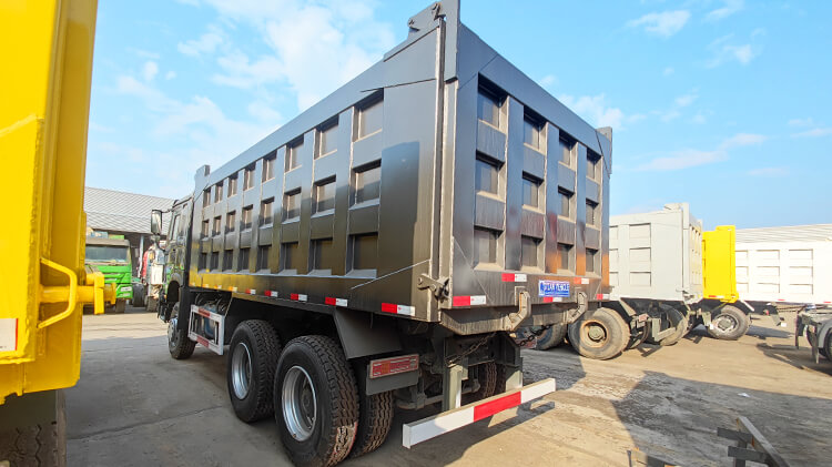 6x4 10 Wheeler Used Howo Dump Truck for Sale in Zimbabwe
